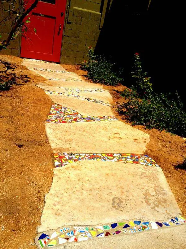 Fun Stepping Stones with Concrete and Broken Pots. 