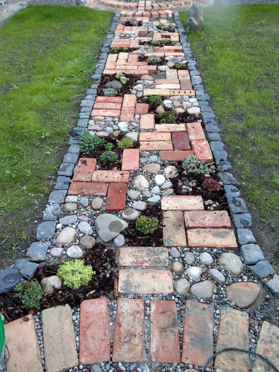 Inexpensive Stepping Stone Walkway Ideas. 