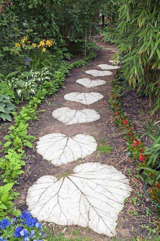 Inexpensive Stepping Stone Walkway Ideas. 